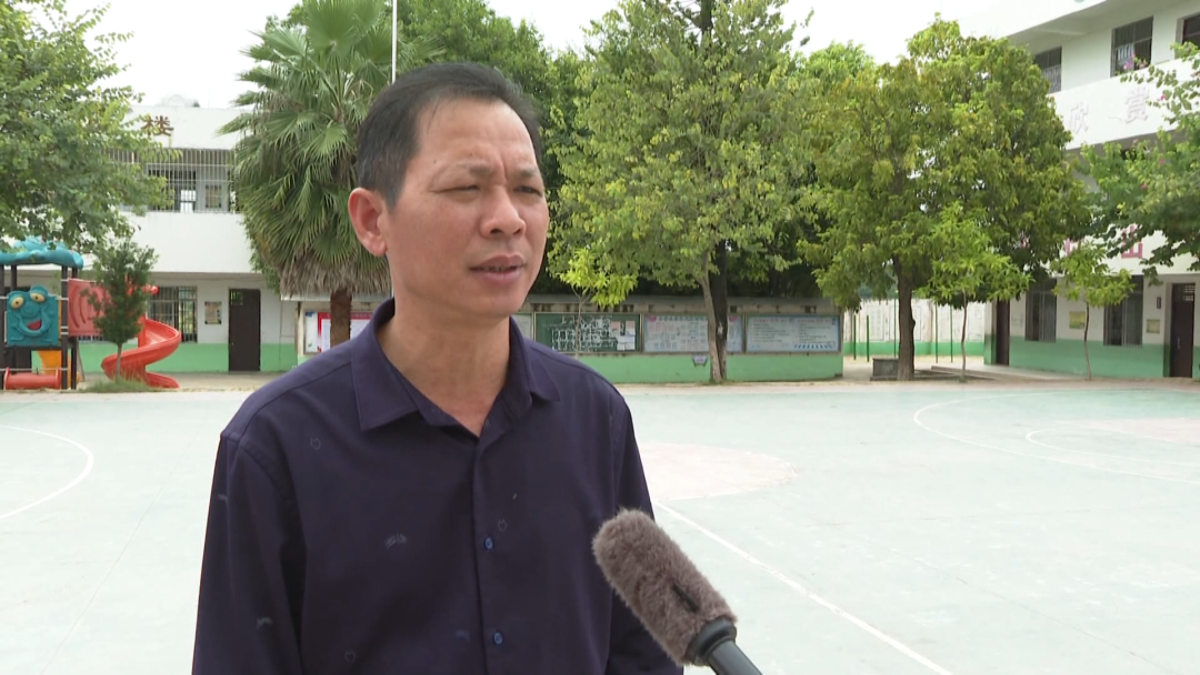 博白县龙潭镇高山村小学校长 庞继仁 :见义勇为,有勇有谋,我号召全体