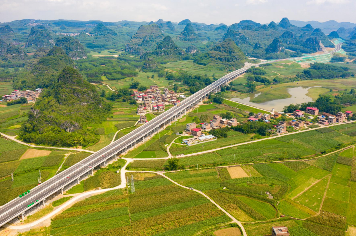 今天,新柳南高速公路建成通车!