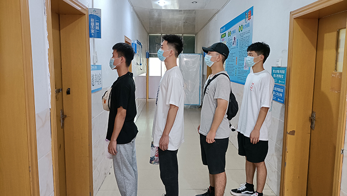 好男儿当兵去防城区开展秋季征兵体检工作