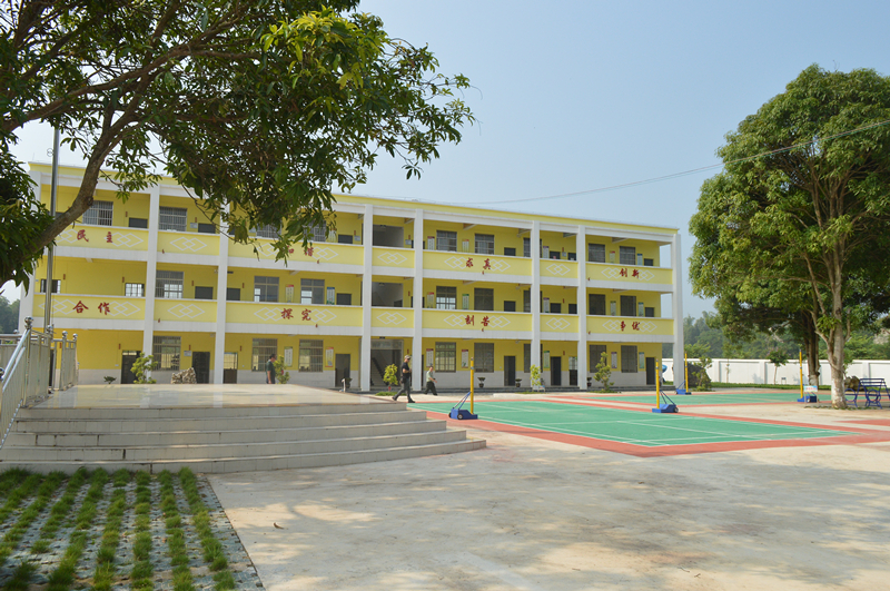 那練村希望小學美麗的校園.農景峰 攝