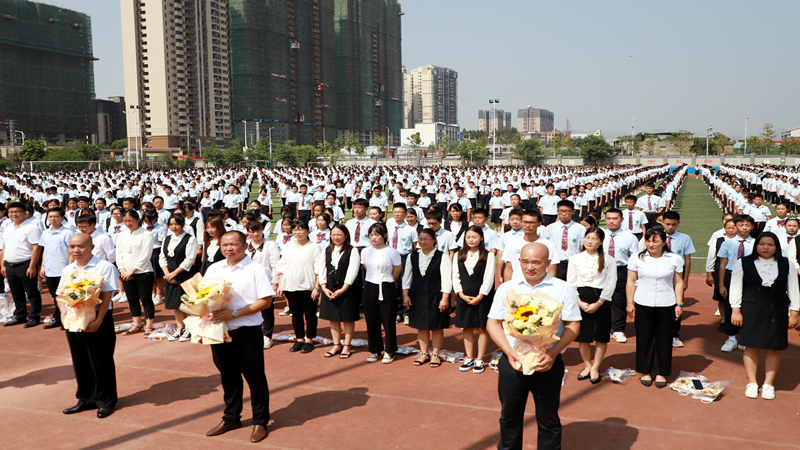 灵川八里街九年一贯制学校举行庆祝教师节活动