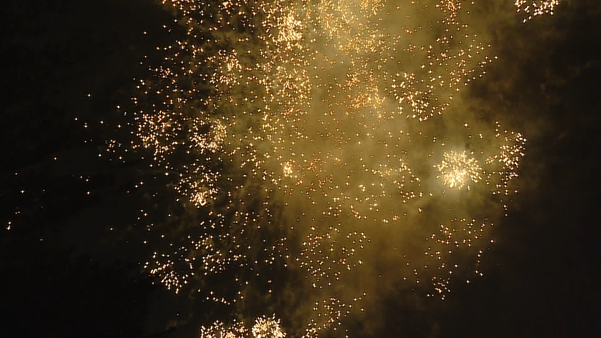 市生态环境局网站查看实时空气质量数据发现,昨晚10点至今天凌晨0点