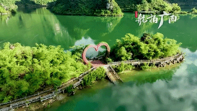 天然“翡翠”浩坤湖