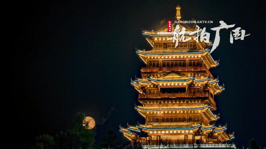 明月照高楼，流光正徘徊