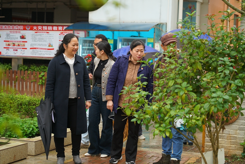 植百草识中药传朴真南宁市仙葫学校开展中医药文化进校园活动