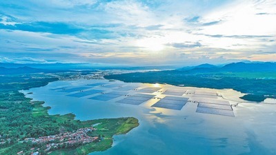 中企承建漂浮光伏项目助力印尼绿色发展（共建“一带一路”·第一现场）