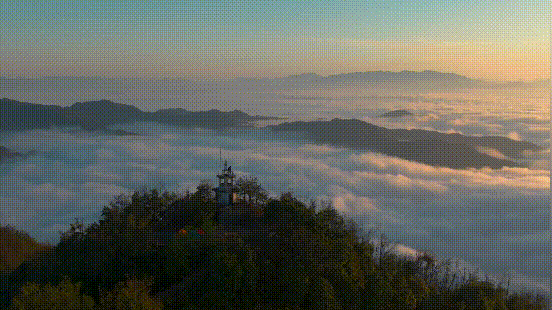 晨曦映峰巅