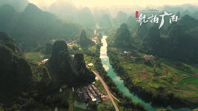 绿水青山间的红飘带