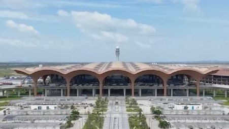 中企参建柬埔寨首都新机场正式通航 首个航班发自中国