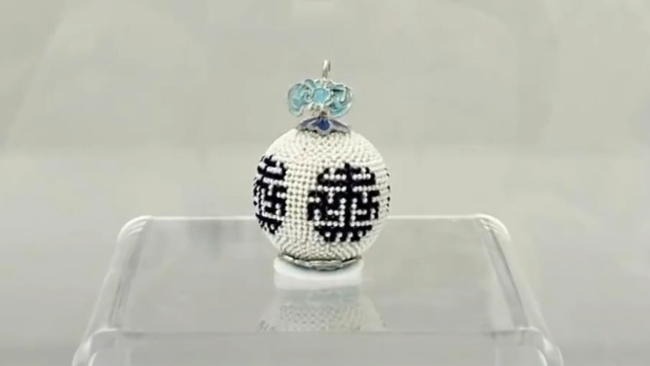 文化中国｜惊艳！平平无奇的一颗钮扣，竟是数百颗珍珠串成的！