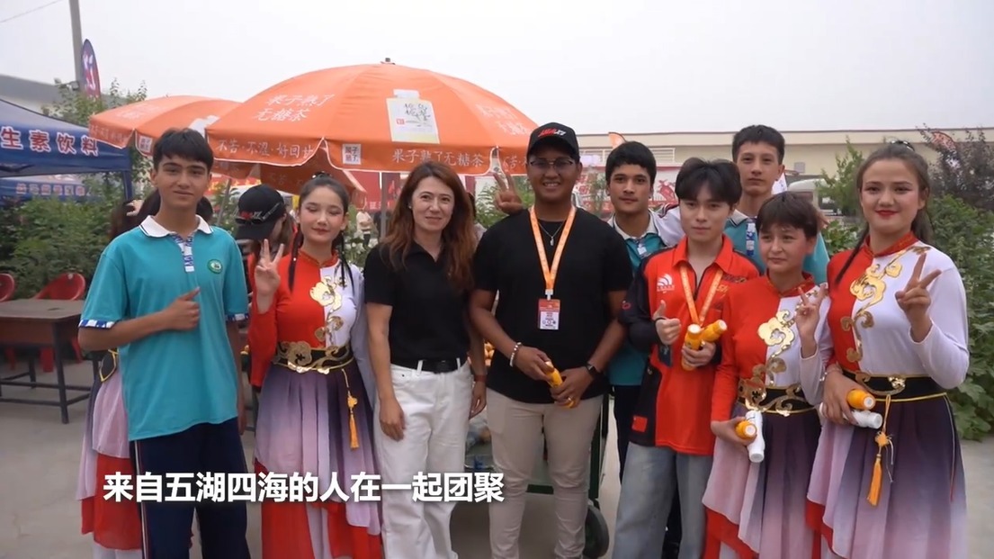 老挝留学生：一场篝火晚会把各民族融在一起